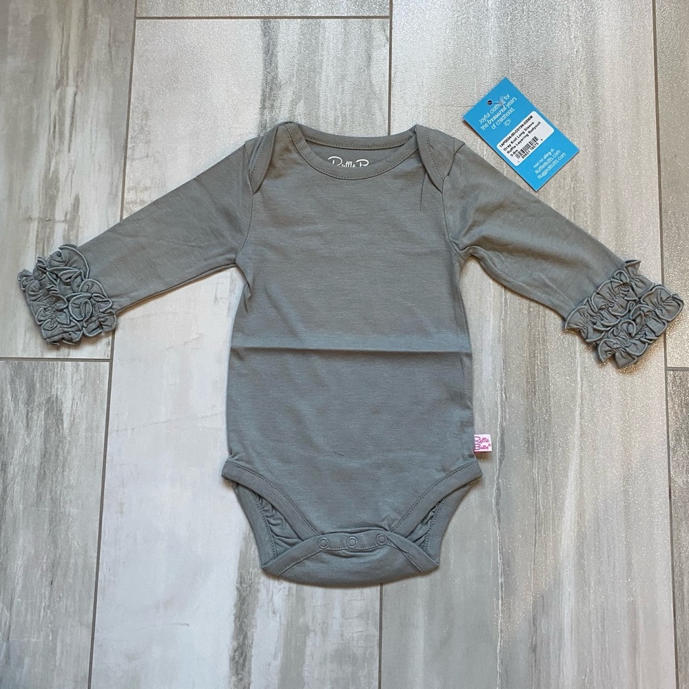 NWT RuffleButts Gray Long Sleeve Basic Ruffle Layering Bodysuit, girls 3-6M